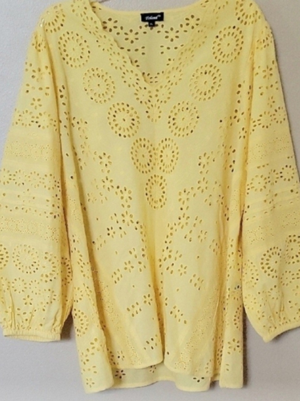 TOLANI Cotton Yellow Eyelet V-Neck Women's Top XL Like New